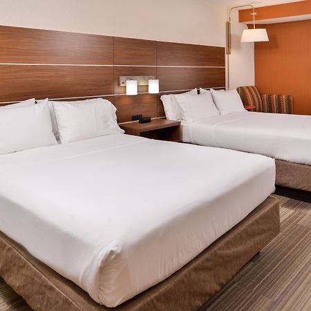 Holiday Inn Express Westley By Ihg Екстер'єр фото