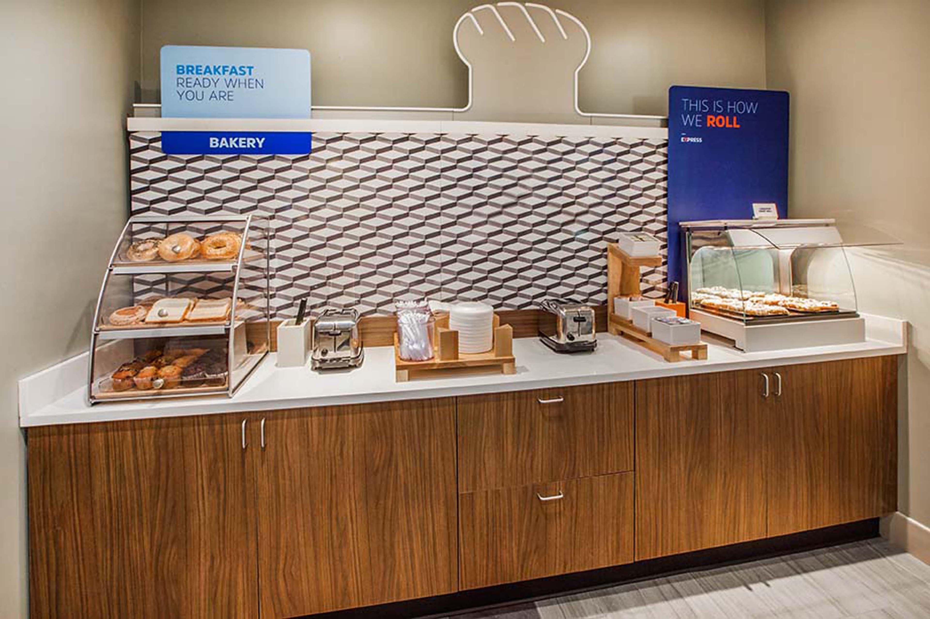 Holiday Inn Express Westley By Ihg Екстер'єр фото