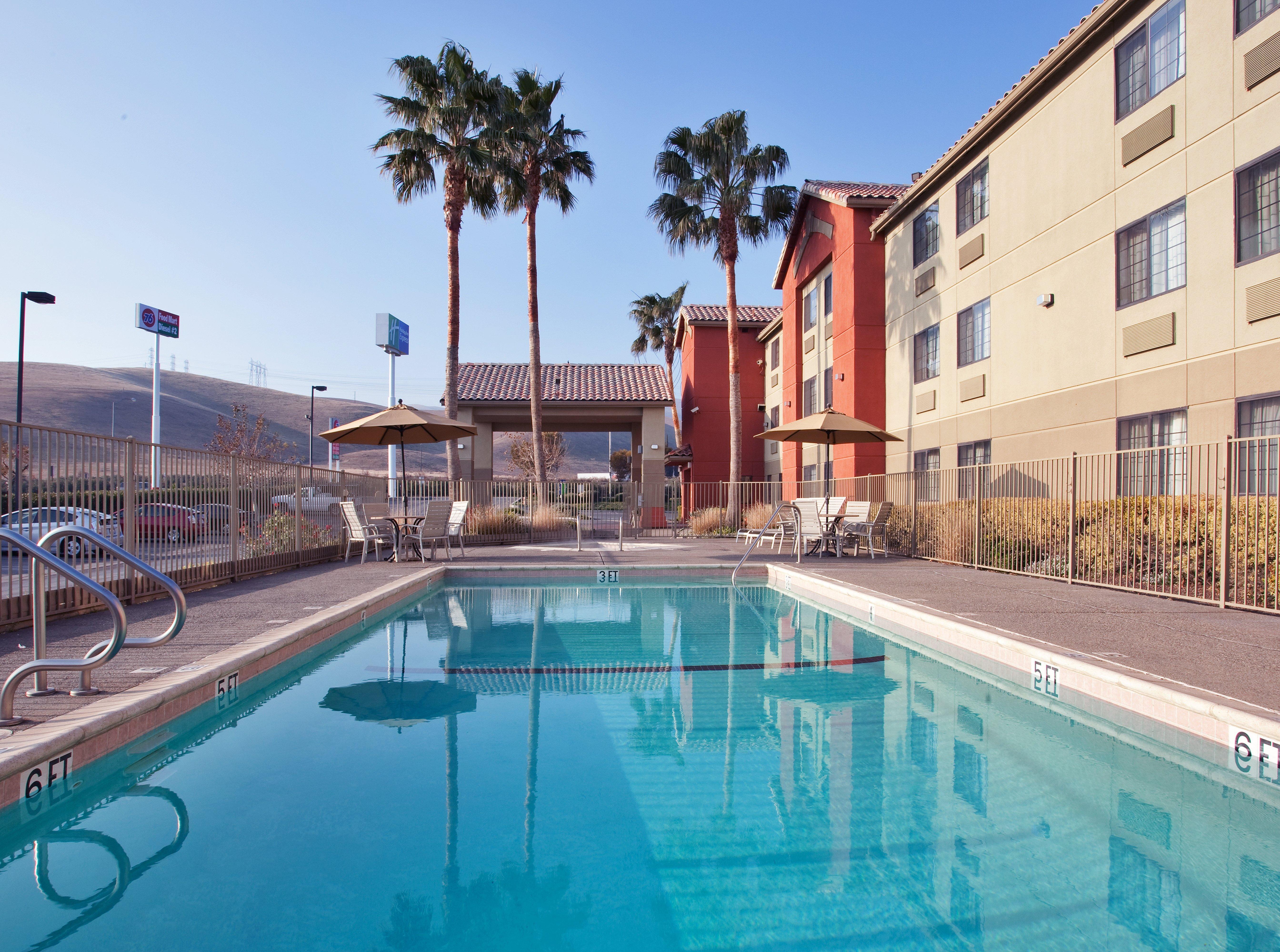 Holiday Inn Express Westley By Ihg Екстер'єр фото